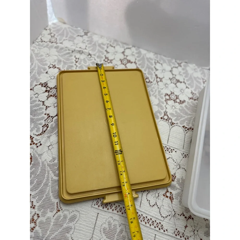 VTG Tupperware Rectangular Cake Taker Harvest Gold 15x11 Food Storage 622 623